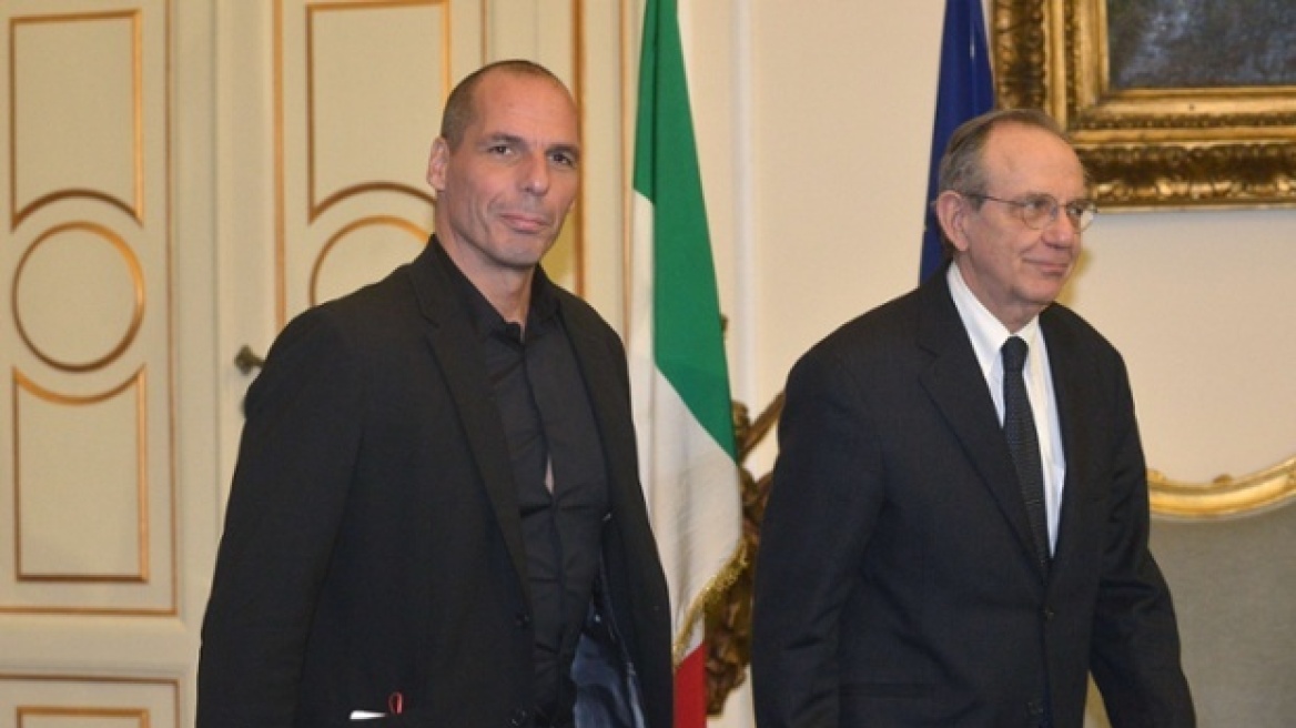 Ιταλός ΥΠΟΙΚ: Υπάρχει βούληση για θετική λύση στο θέμα της Ελλάδας 